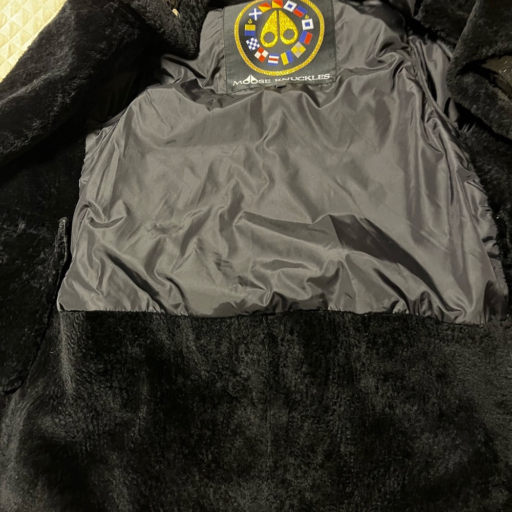 MOOSE KNUCKLES
Moosomin Patent Down Jacket - Picture 6 of 11